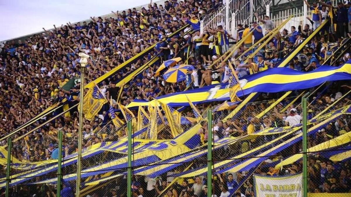Hinchas de Boca en cancha de Banfield