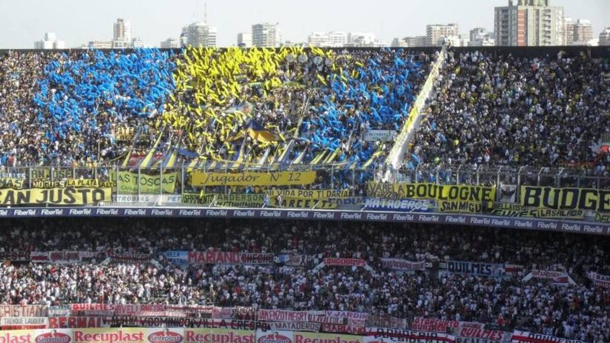 Hinchas de Boca en cancha de River