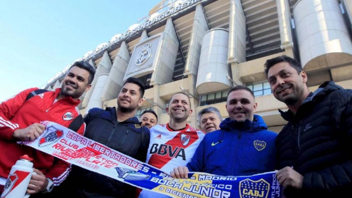 Hinchas de Boca y River en el Santiago Bernabéu