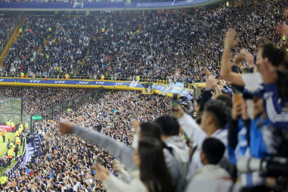 Hinchas en La Bombonera, Argentina vs Venezuela, Eliminatorias, Reuters