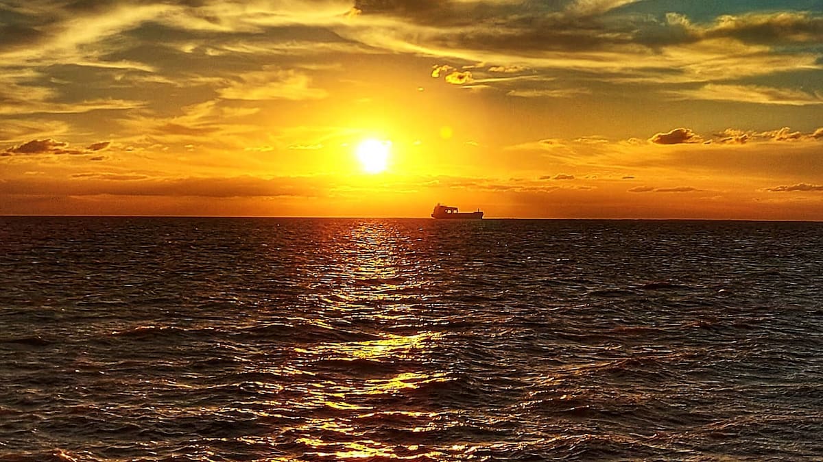 Atardecer en la Playa y Puerto