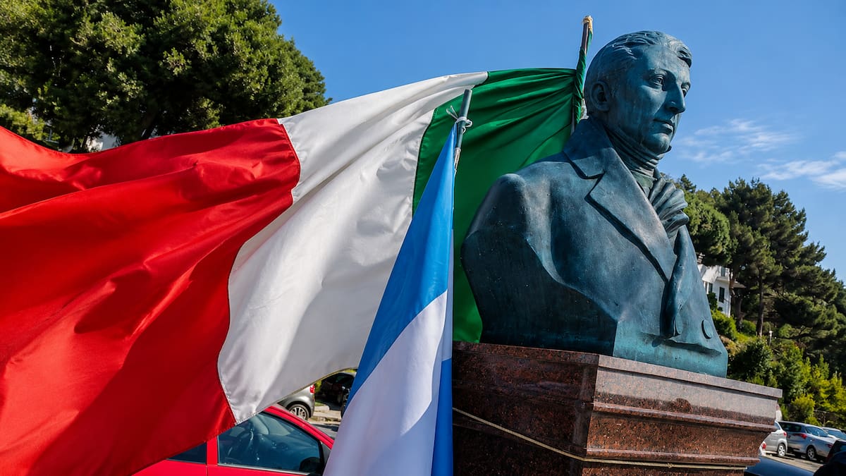 La ciudad de Italia que homenajea a Manuel Belgrano y hace flamear la bandera argentina cada 20 de junio