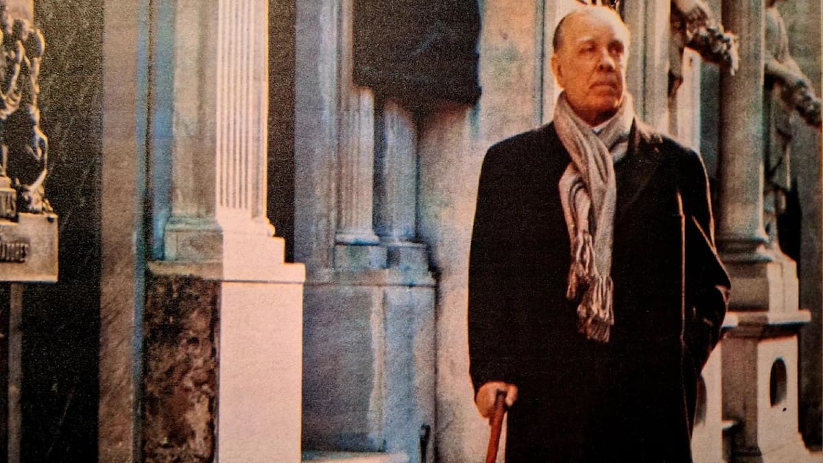 Borges murió en 1986 y fue enterrado en Ginebra, pero una antigua entrevista reveló su deseo de descansar en la Recoleta