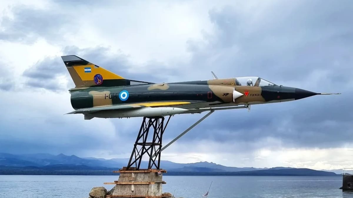 Del cielo de guerra al lago patagónico: el Mirage de Malvinas que se negó al olvido
