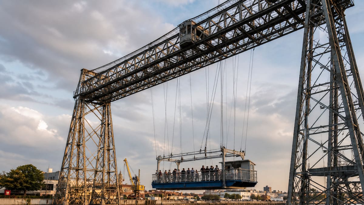 Solo quedan 8 en el mundo: la impactante historia del Puente Transbordador Nicolás Avellaneda