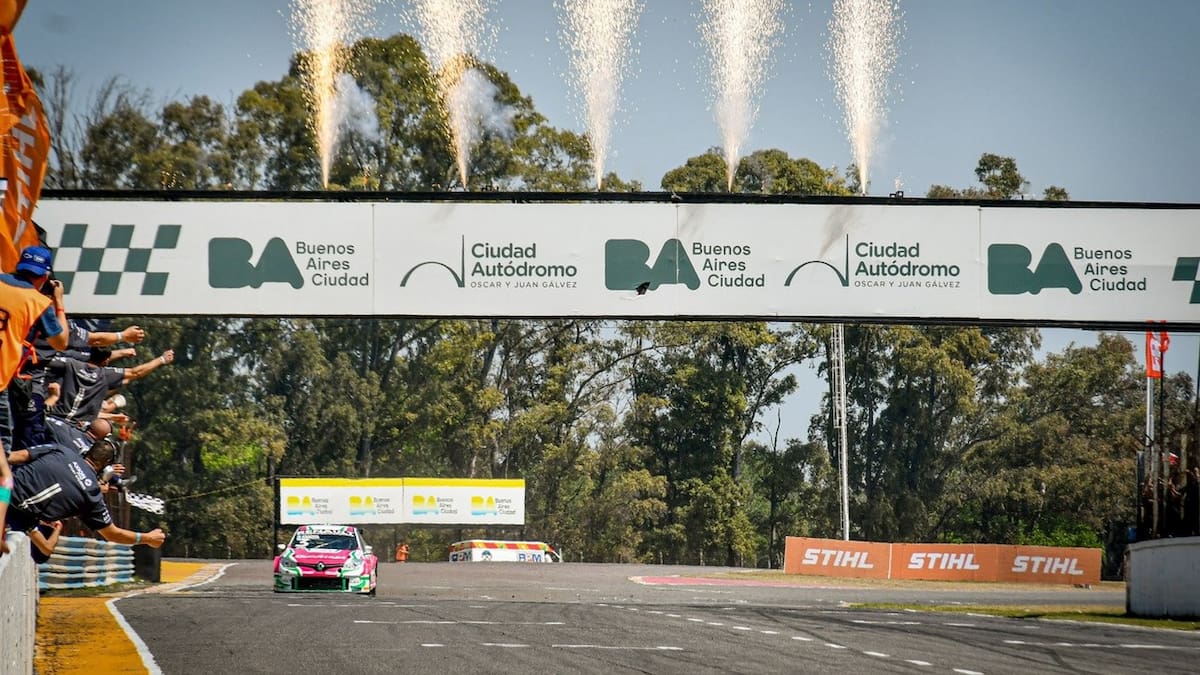 Fue inaugurado ante 120.000 personas, recibió a la Fórmula 1 y hoy es la “Catedral” del automovilismo argentino