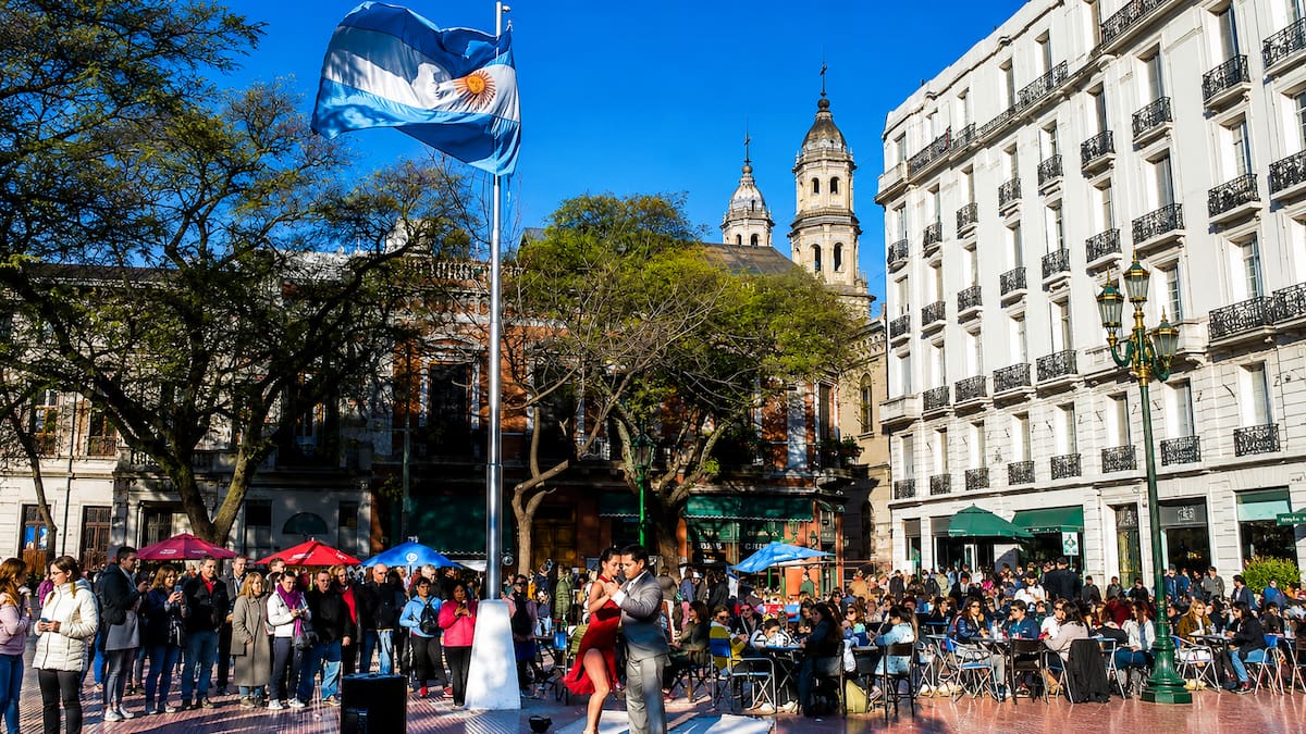Un viaje al pasado en San Telmo: la plaza que tuvo múltiples nombres y fue escenario clave de la Independencia argentina