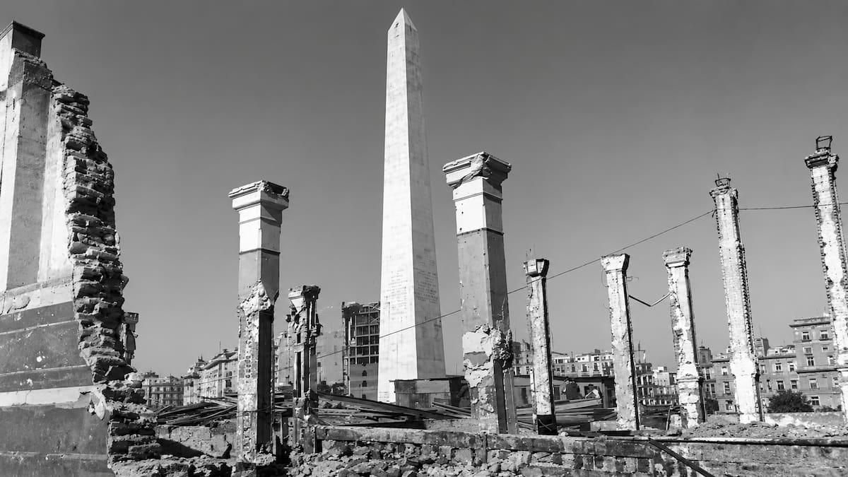 El Obelisco estuvo a diez días de ser demolido en 1939: el rechazo estético de los porteños y qué lo frenó