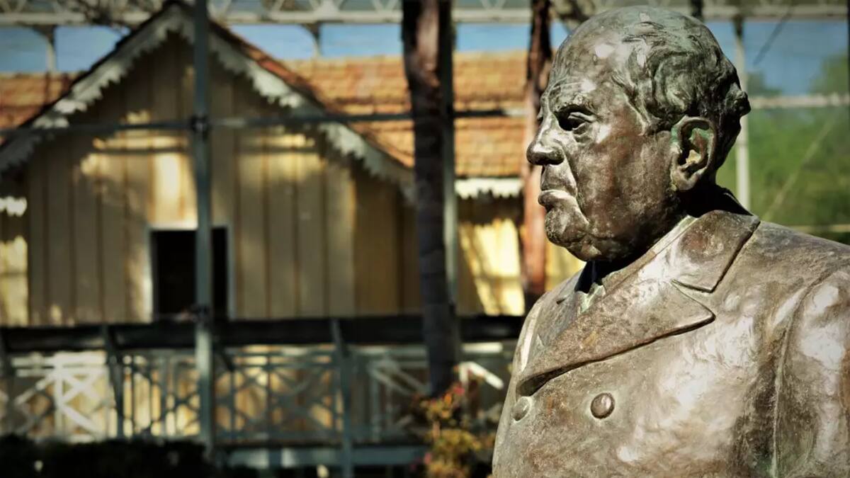 En 1860, Sarmiento recibió una isla en el Delta del Tigre: construyó una casa de madera, plantó mimbre y la convirtió en su refugio