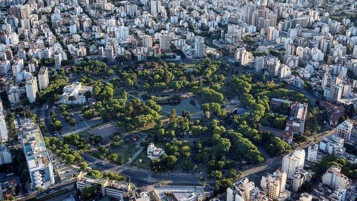 Caballito, el barrio que nació por una veleta y ahora se prepara para recibir una impactante feria de orquídeas