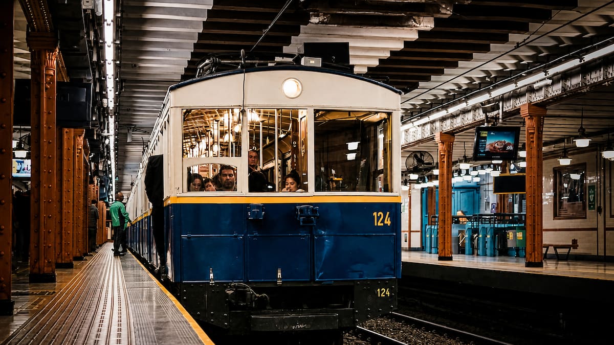 Los coches de madera del Subte A: anécdotas, secretos y la historia del tren que atravesó más de 100 años bajo Buenos Aires
