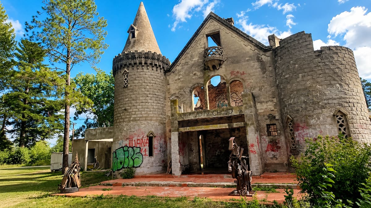 El castillo abandonado de Chascomús que escondió un reino con rey, ministros y fiestas