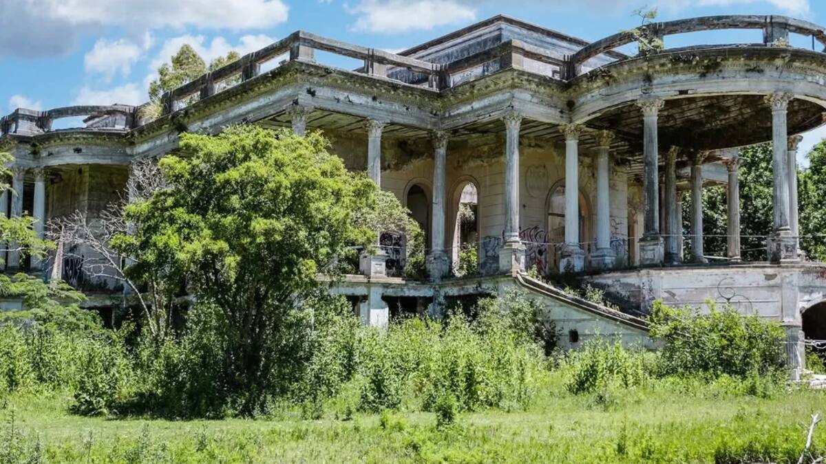 Del esplendor al abandono: el enigmático palacio de Punta Lara que nació para los poderosos y hoy tiene peligro de derrumbe