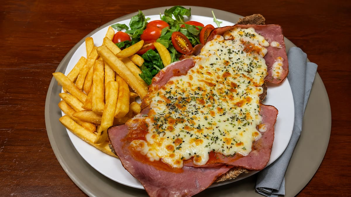 La verdad detrás de la milanesa napolitana: el “error” argentino que terminó creando un clásico nacional