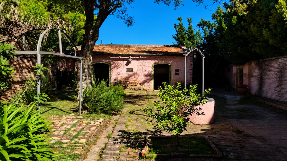 El pueblo histórico cerca de Buenos Aires que nació alrededor de una capilla y todavía conserva secretos del siglo XVIII