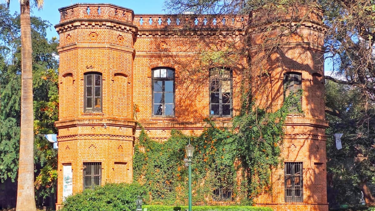 El castillo secreto del Jardín Botánico: la historia centenaria y el gran amor de Carlos Thays que vuelve a latir con un café porteño