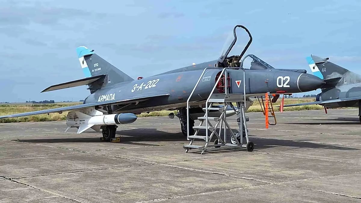 Super Étendard: se retira el avión argentino que cambió para siempre la guerra naval en Malvinas