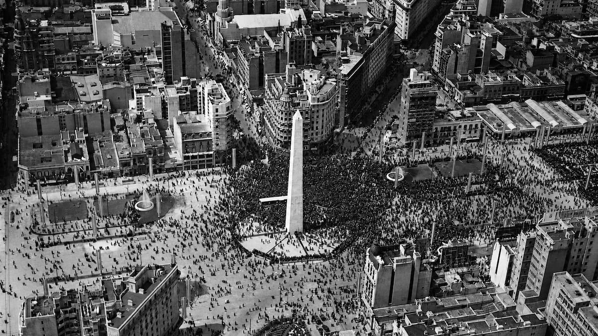 Enigmas del Obelisco: por qué se construyó hace 90 años y por qué está en esa esquina clave de Buenos Aires