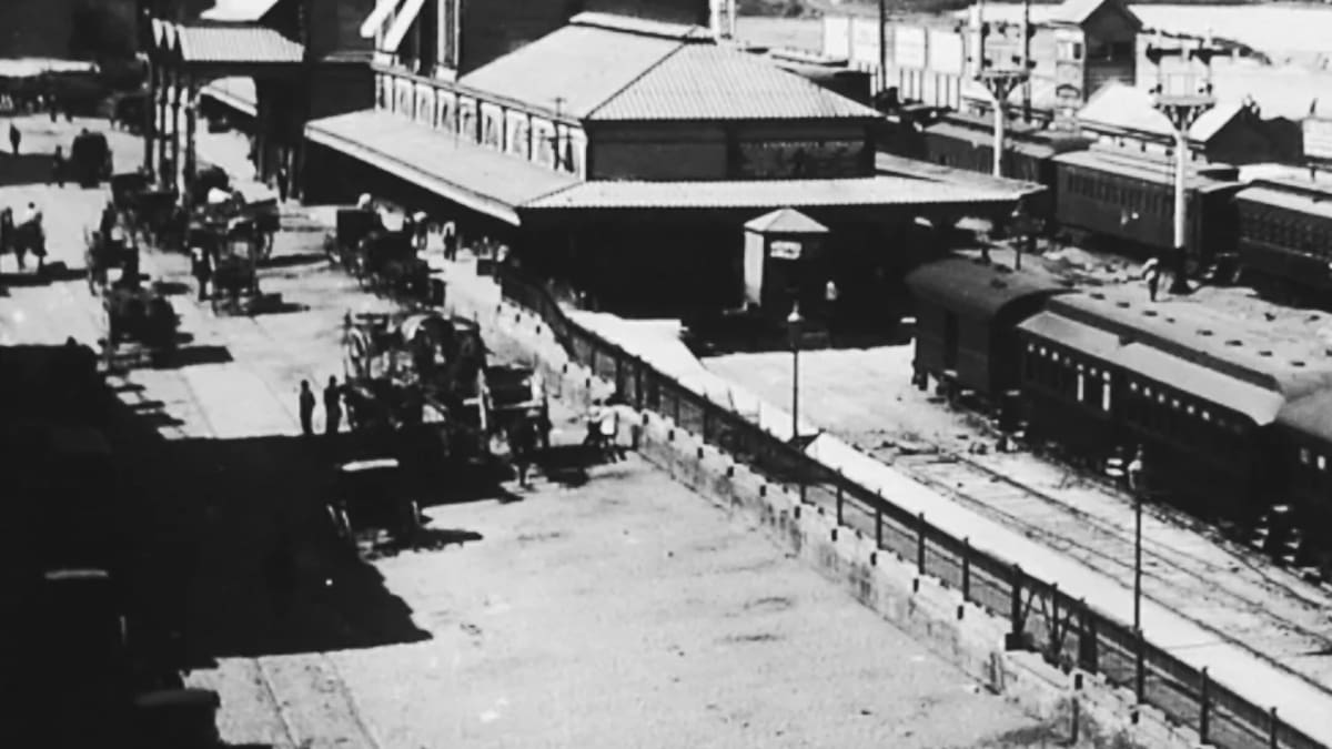 Conectaba a miles de pasajeros con Casa Rosada y quedó en cenizas: el trágico final de la Estación Central de Buenos Aires