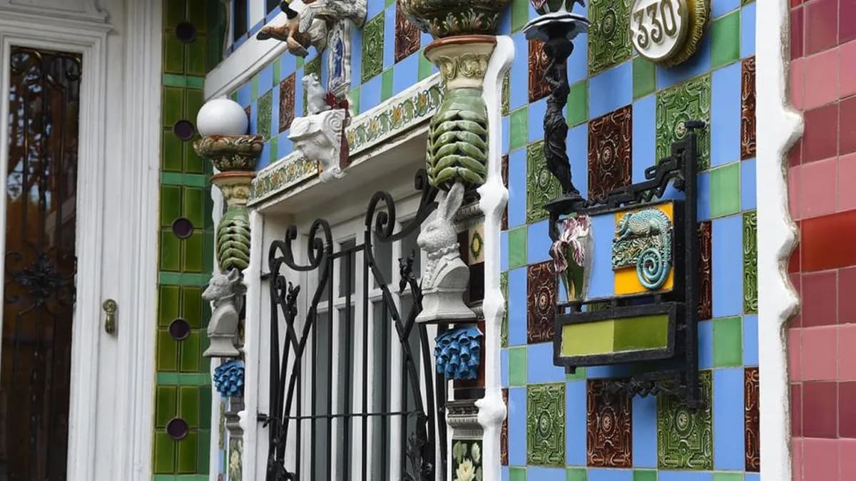 La casa de Buenos Aires que parece salida de un cuento y guarda arte, historia y secretos de 1906