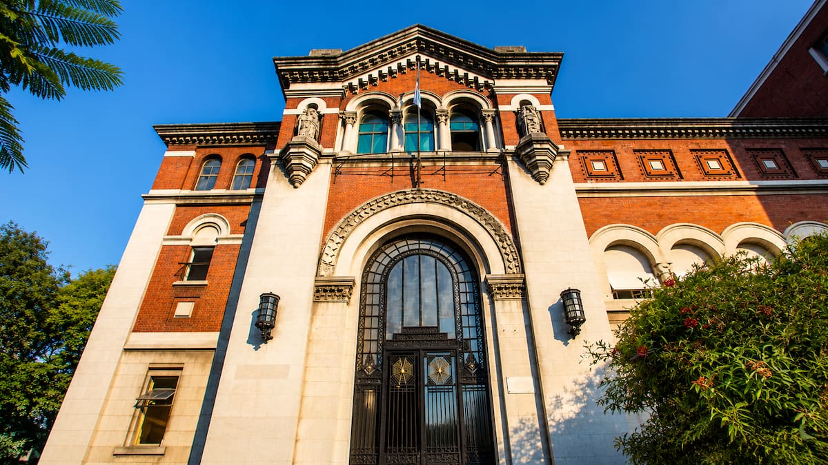 El primer museo de Buenos Aires: nació en 1812, cambió de “casa” y hoy guarda gigantes prehistóricos en Parque Centenario