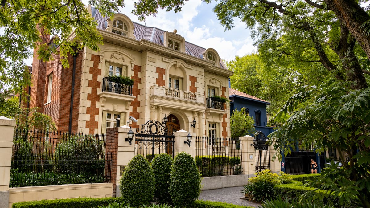 La Buenos Aires más inglesa que casi nadie mira: los barrios y edificios con alma británica que todavía sorprenden