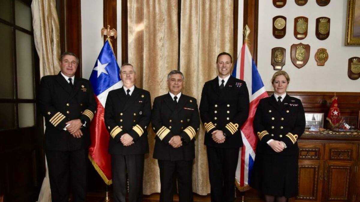 Histórico acuerdo entre Chile y Gran Bretaña. Foto: Armada de Chile.