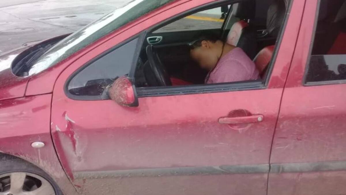 Hombre borracho y dormido