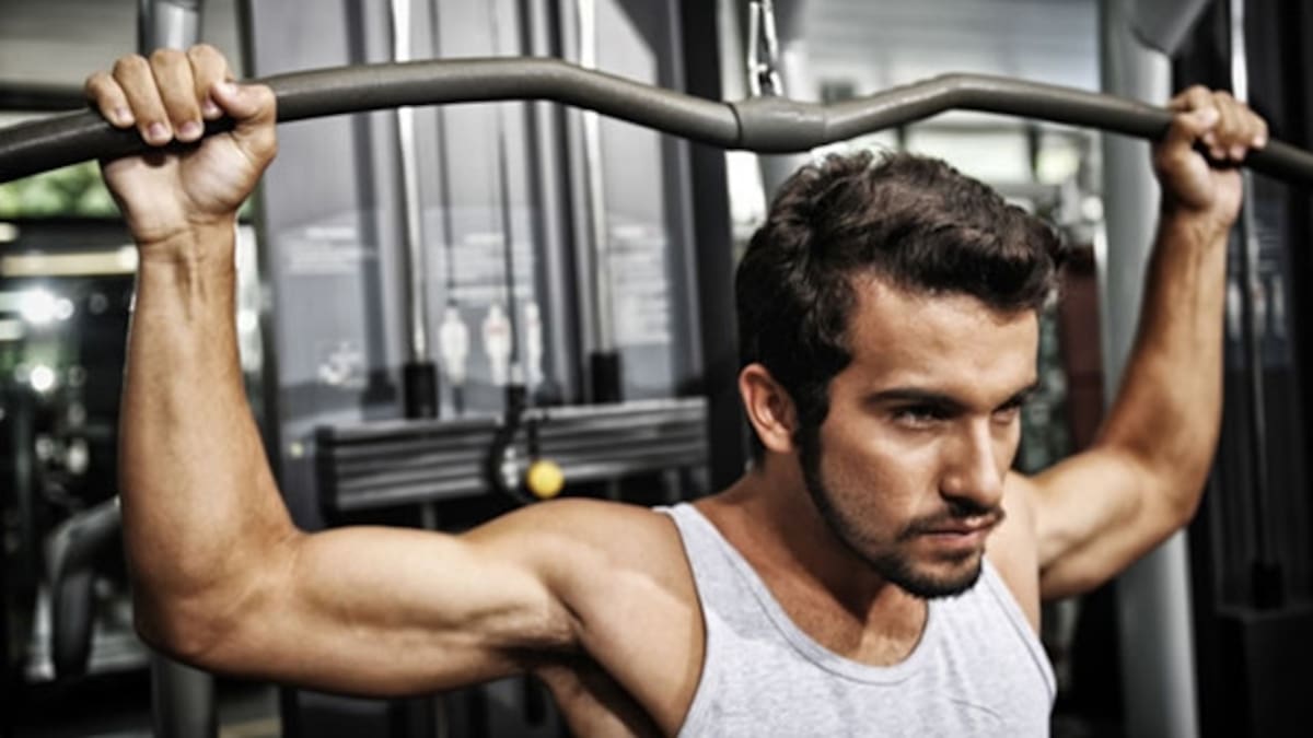 Hombre en el gimnasio