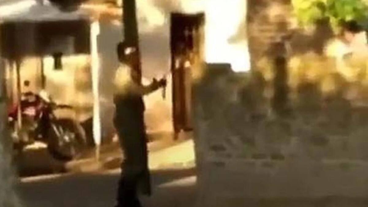 Hombre enmascarado y con una katana que amenazó a vecinos en Caseros