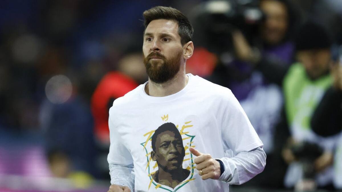 Homenaje del PSG para Pelé en la vuelta de Messi. Foto: REUTERS.