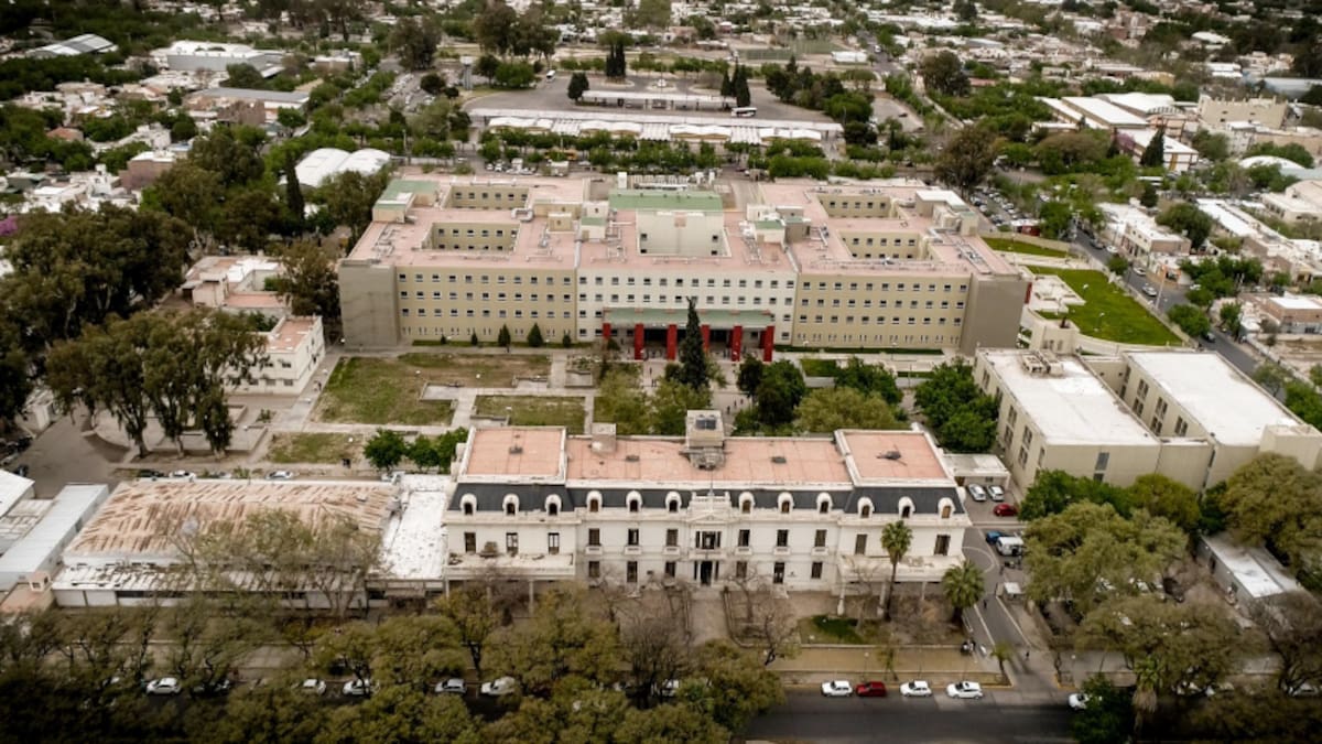 El hombre debió quedar internado en el Hospital Rawson de San Juan y en estado crítico.