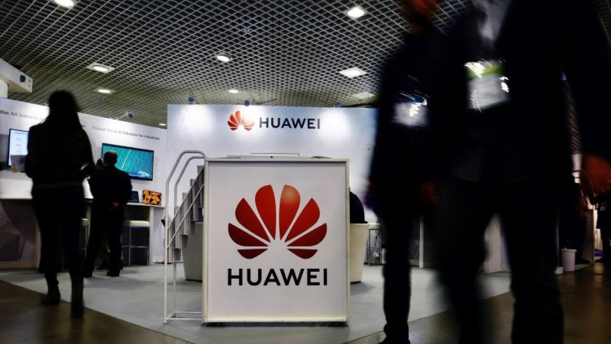 Batalla tecnológica: Huawei anunciaría el lanzamiento del primer celular plegable triple del mundo