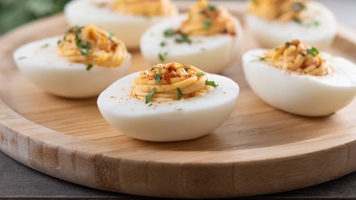 Receta de huevos rellenos de Doña Petrona.