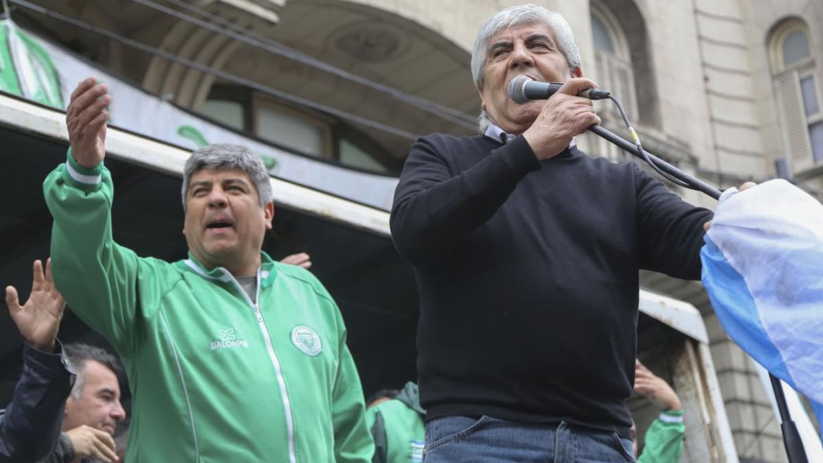 Hugo Moyano y Pablo Moyano en la sede de Asuntos Laborales, NA