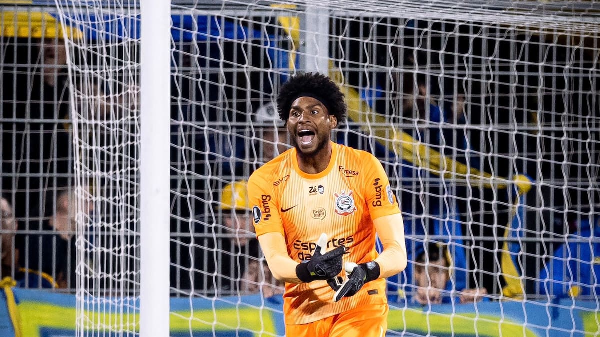 Corinthians denunció racismo de los hinchas de Rosario Central: la dura acusación del arquero Hugo Souza