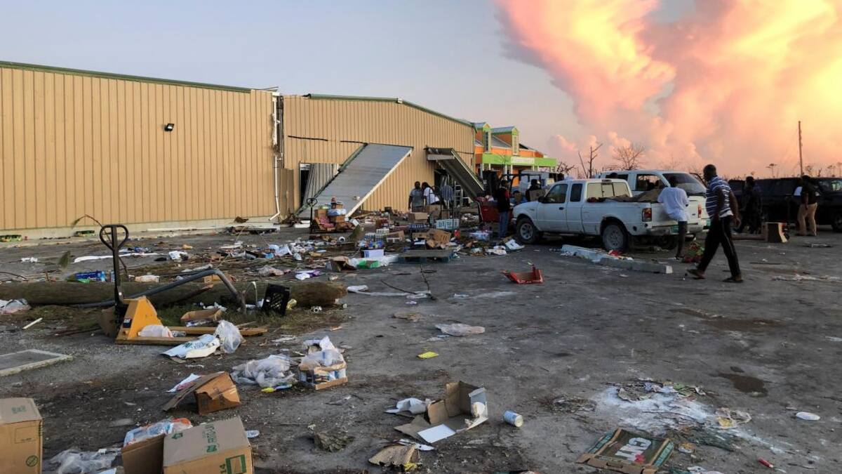 Huracán Dorian golpea a Estados Unidos y aseguran que "lo peor todavía no pasó"