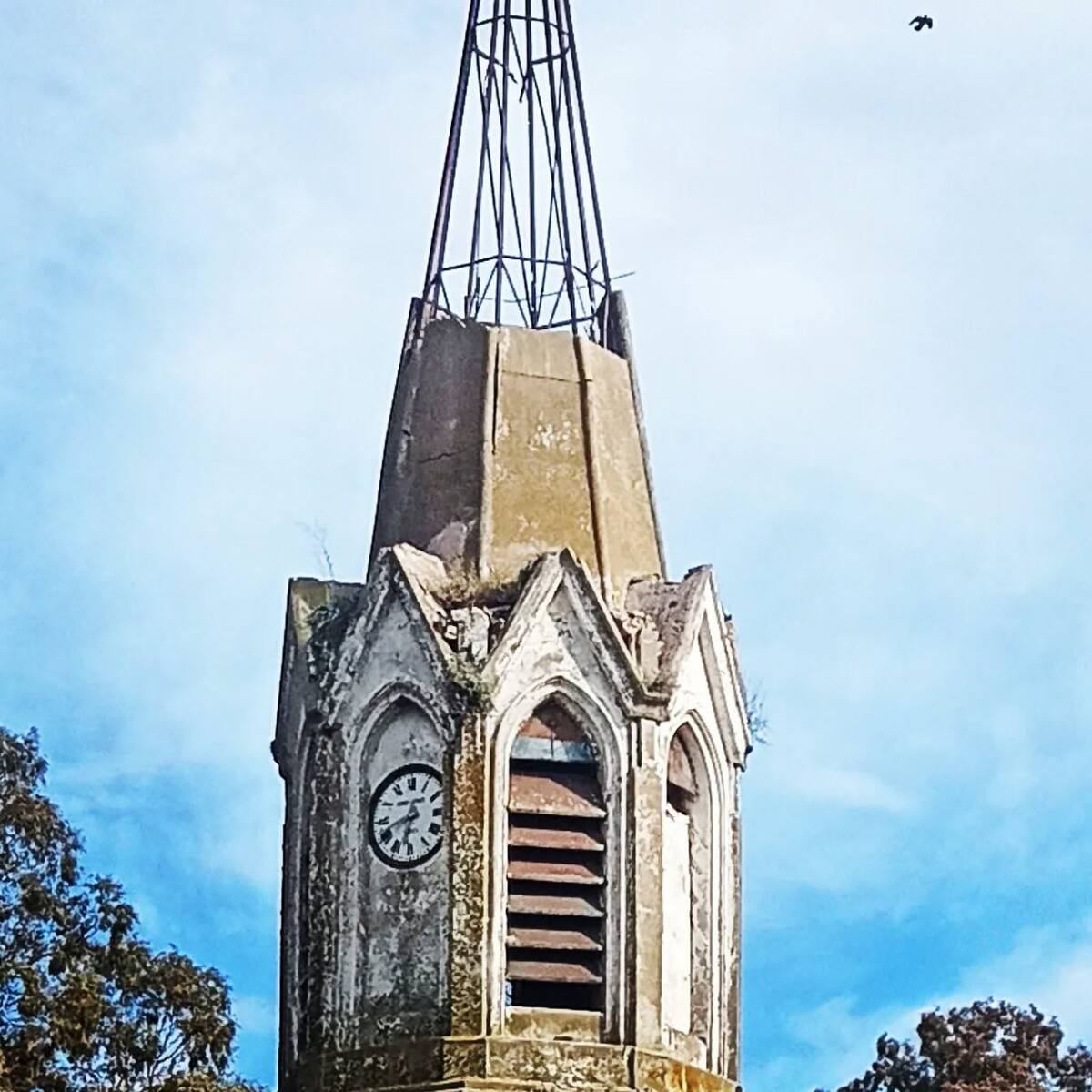 Iglesia abandonada de ruta 2. Foto: Instagram @pueblosyciudades8