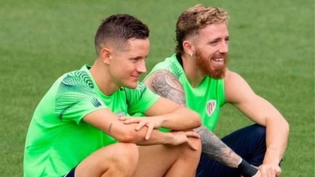 Iker Muniain junto a Ander Herrera, en sus tiempos del Athletic Bilbao. Foto: X/@timingdeportivo.