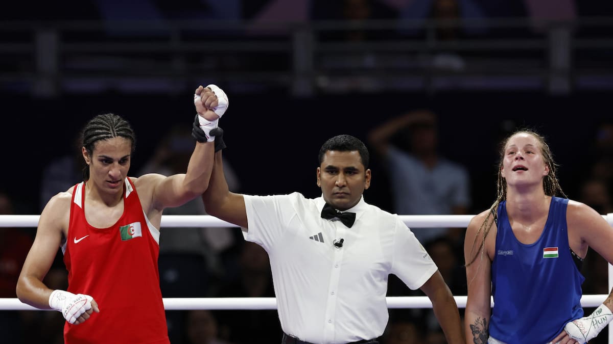 Imane Khelif ante la húngara Lucca Anna Hamori en los Juegos Olímpicos de París 2024. Foto: EFE.