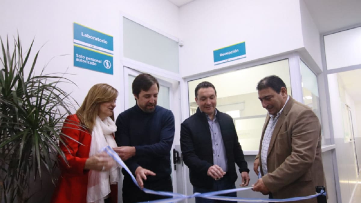 Inauguración de laboratorio en Villa Vatteone. Foto: gba.gob.ar