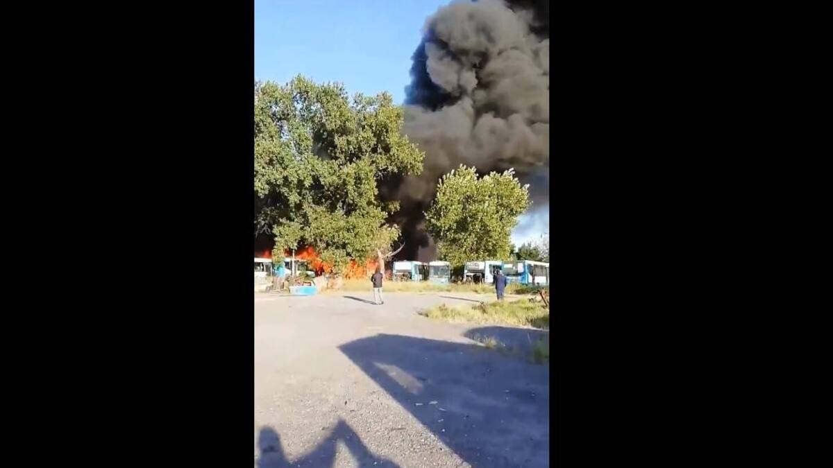 Incendio colectivos - Monte Grande