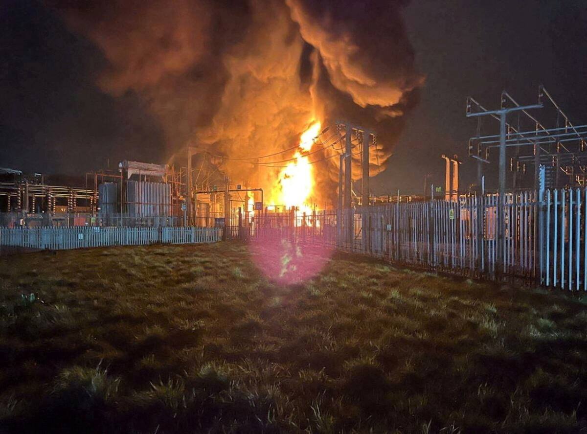 Incendio en el aeropuerto de Heathrow en Londres. Foto: Reuters.