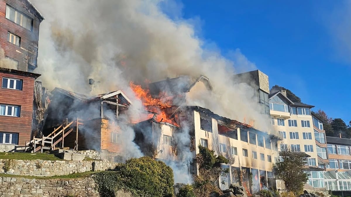 Se incendió un importante hotel de Bariloche: empezó como una quema de hojas y terminó en desastre
