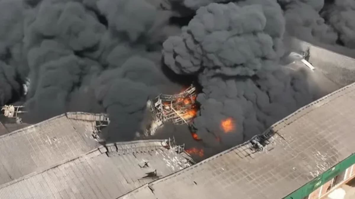 Crece la preocupación en Francisco Álvarez: se reavivó el fuego en el depósito de pintura