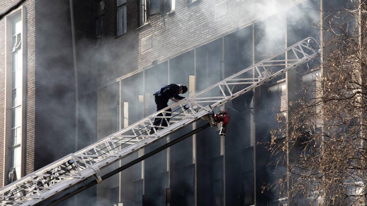 Incendio en Johannesburgo, Sudáfrica. Foto: EFE.