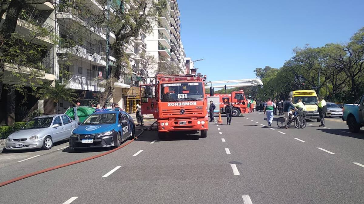 Alerta por un incendio en Palermo: un bebé y dos mujeres fueron trasladados de urgencia