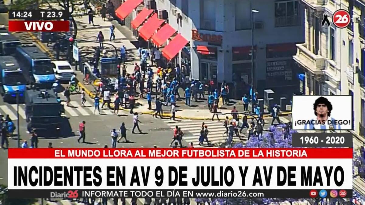 Incidentes en avenida 9 de julio con gente que quedó sin poder entrar al velatorio de Maradona, Canal 26