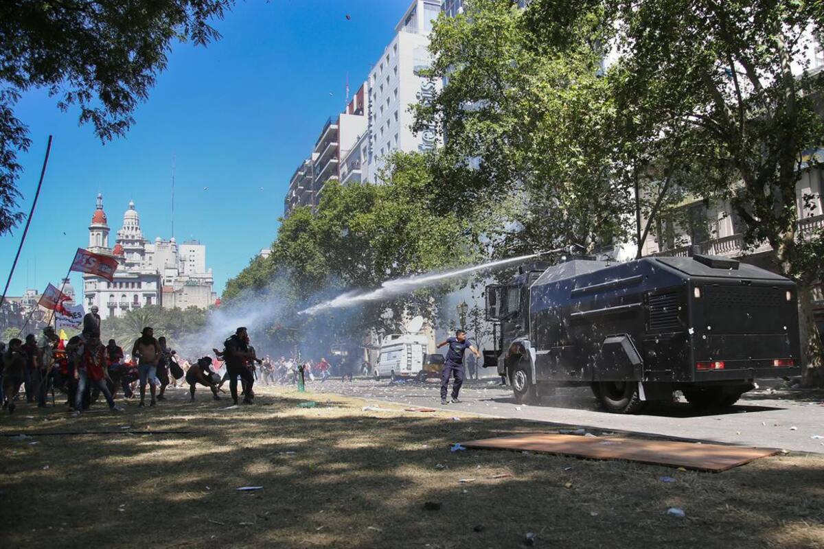Incidentes en el Congreso por Reforma Previsional (NA)