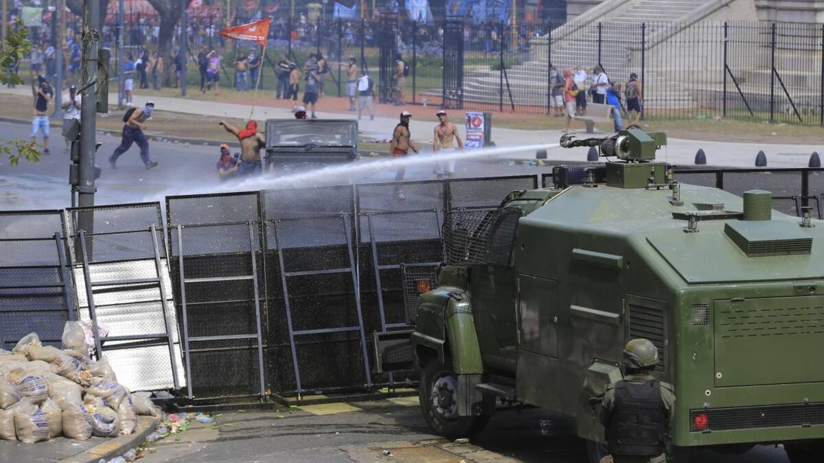 Incidentes en el Congreso por Reforma Previsional (NA)